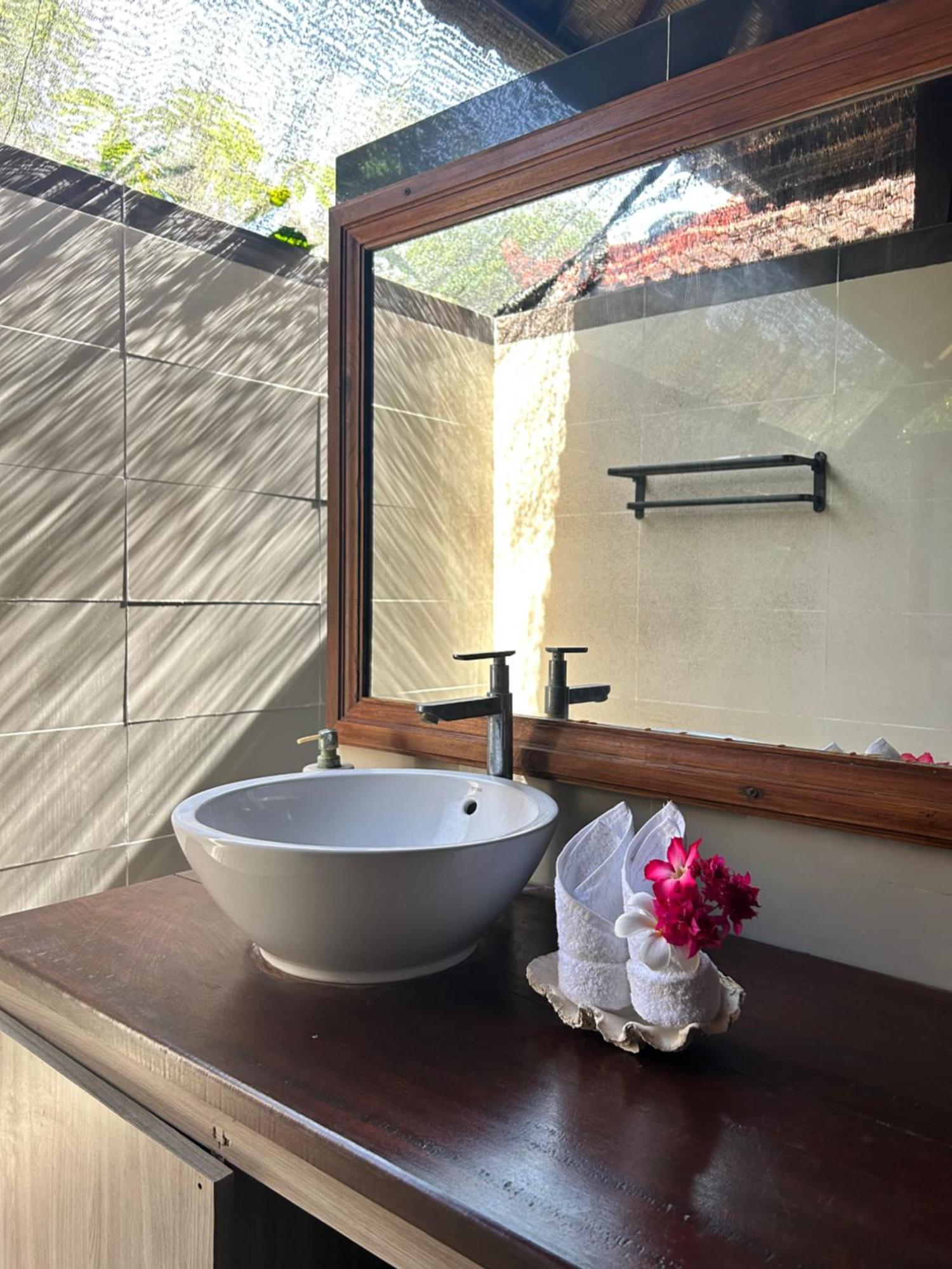 Island Cabanas Formerly Taman Sari Villa レンボンガン島 エクステリア 写真